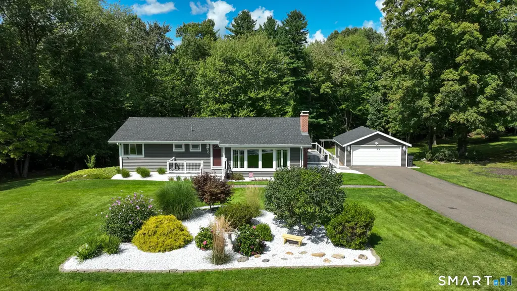 8 Iroquois Trail, Bolton