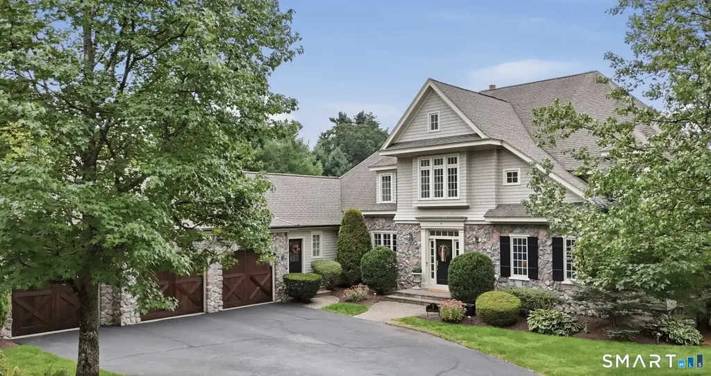 9 Whitehall Court, Middlebury
