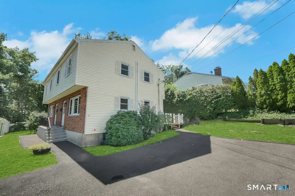 85 Burwood Avenue, Stamford