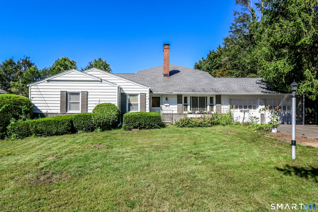 124 Chestnut Hill Road, Trumbull