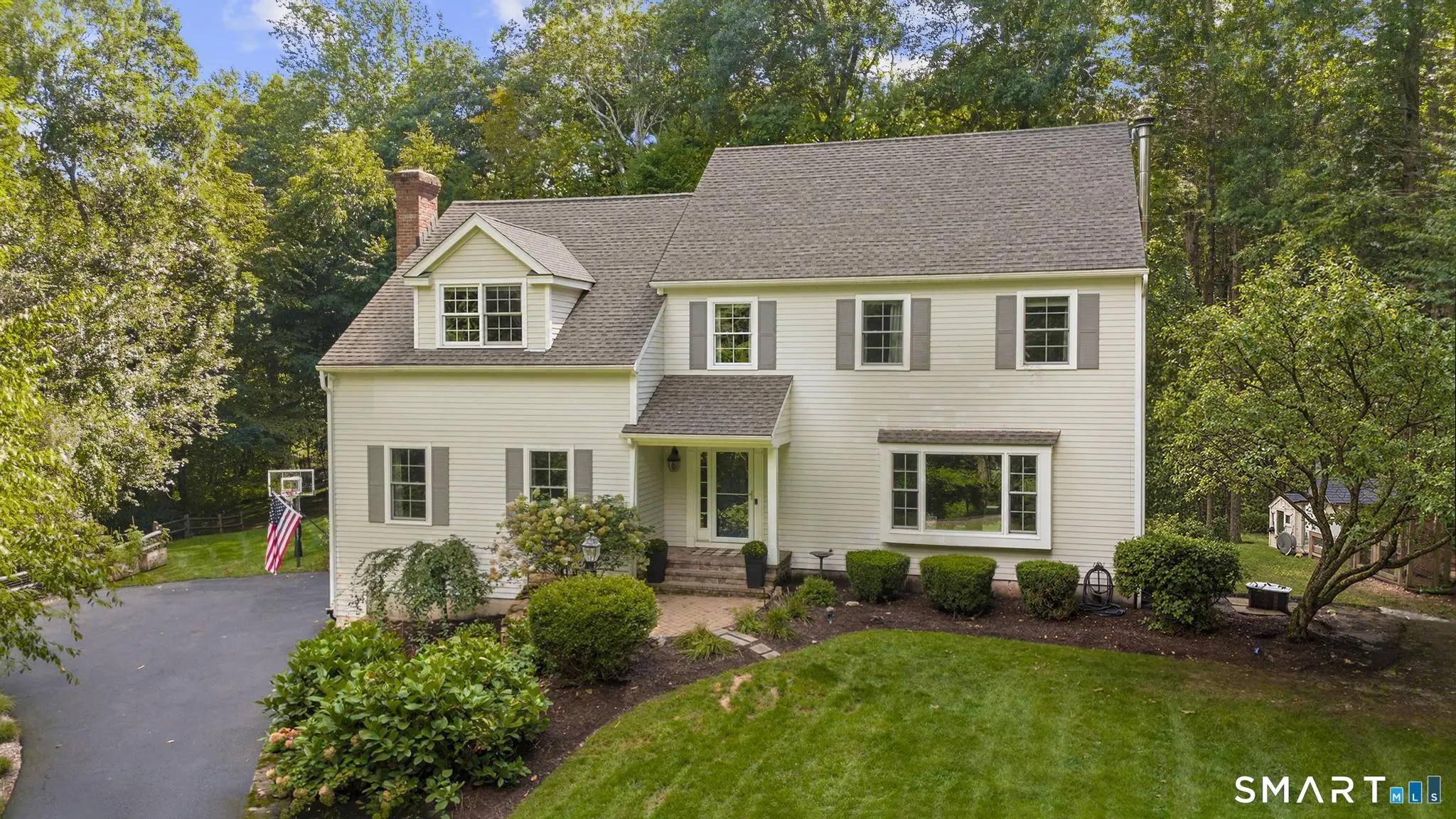 136 Flat Rock Drive, Ridgefield