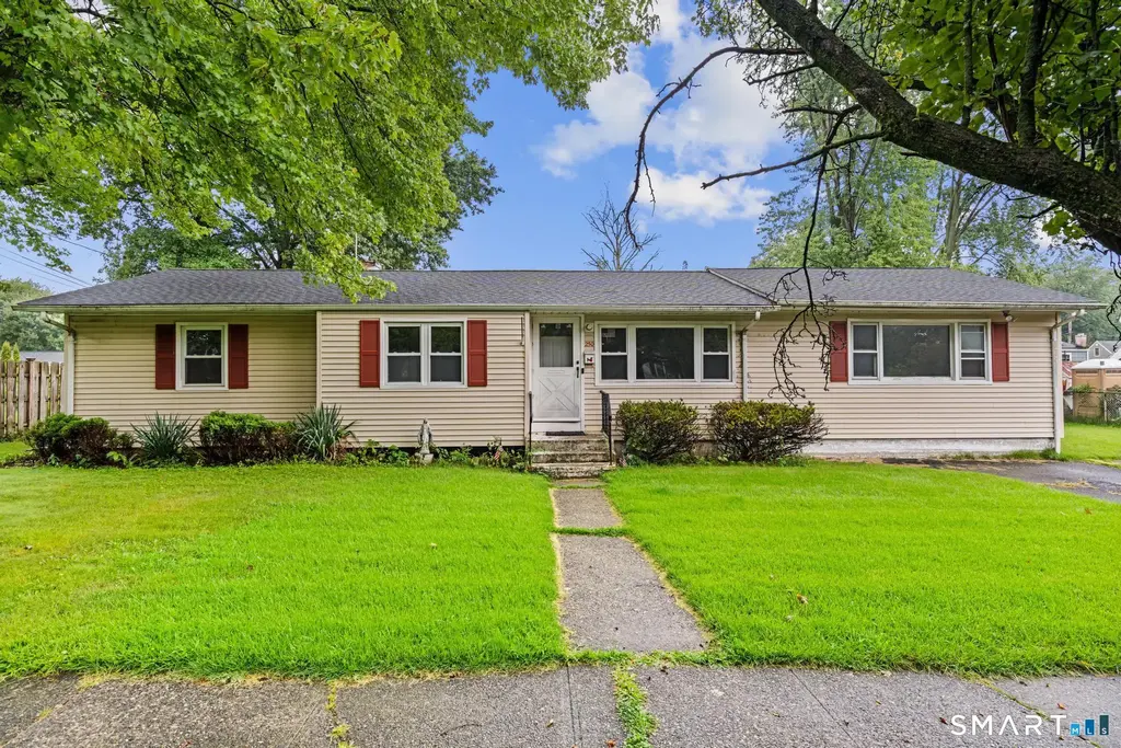 250 Albert Avenue, Stratford