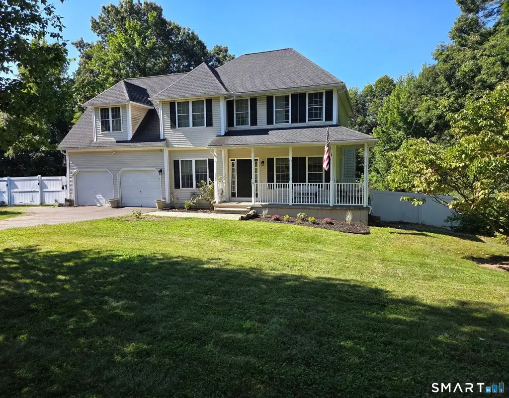 18 Tree Top Lane, East Windsor