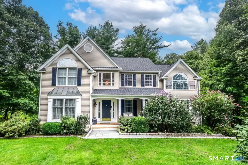 26 Bayberry Lane, New Milford