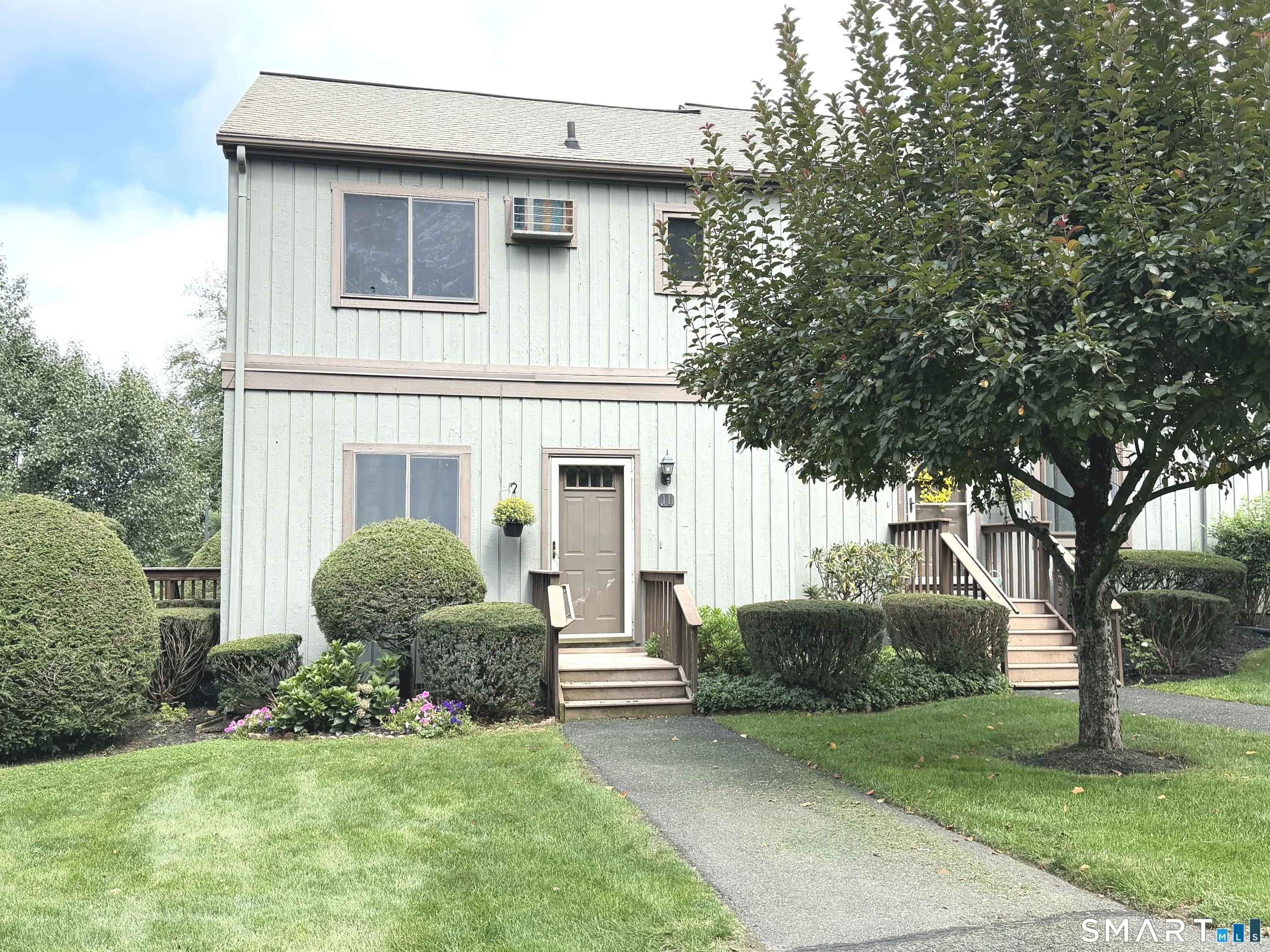 11 Acorn Lane 11, Brookfield