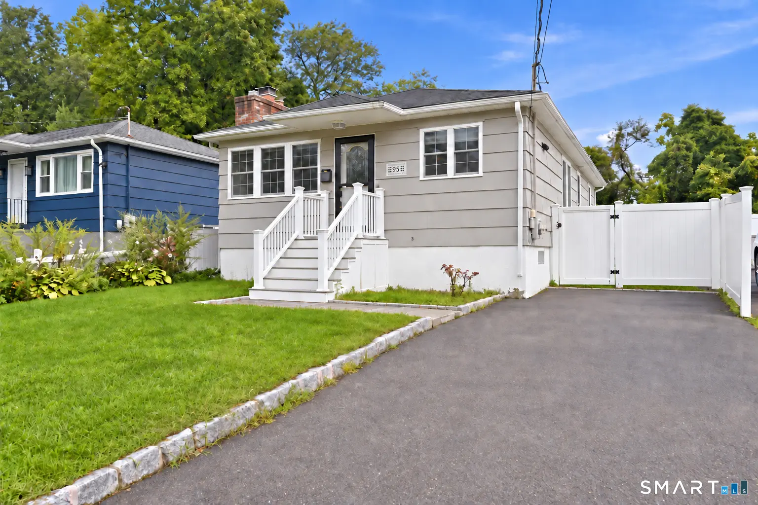 95 Roosevelt Avenue, West Haven