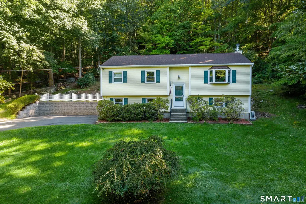 4 Frontier Lane, Danbury