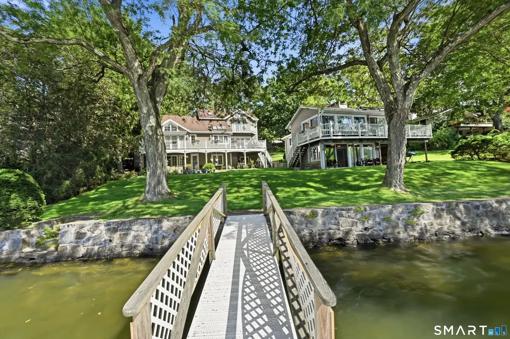 23 Lake Drive North, New Fairfield