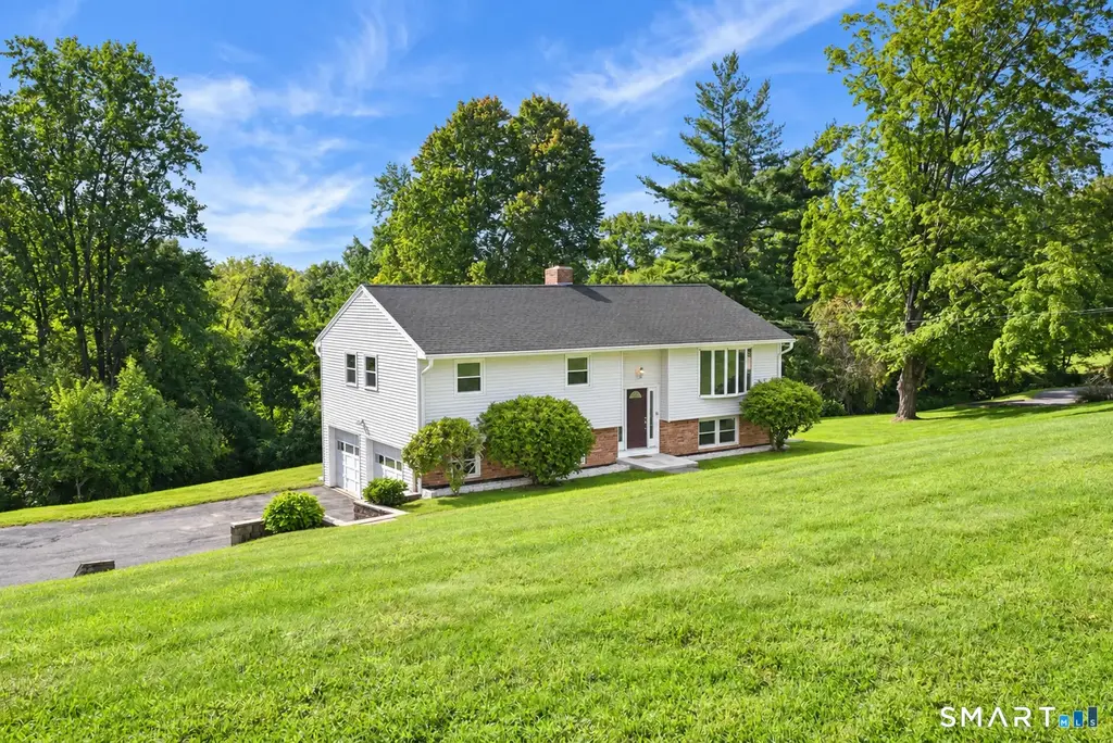 3 Holly Lane, Brookfield