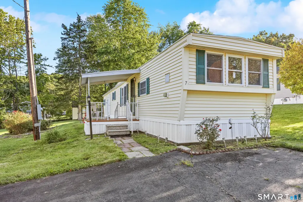 7 Cedar Grove Road, Southington