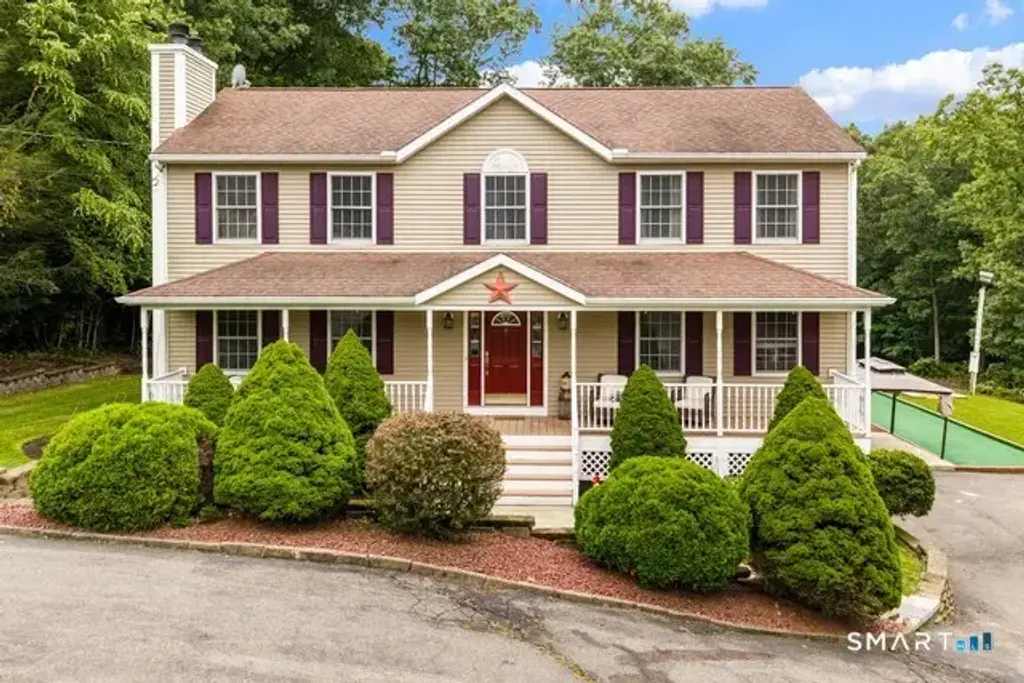 60 Olivia Lane, Naugatuck