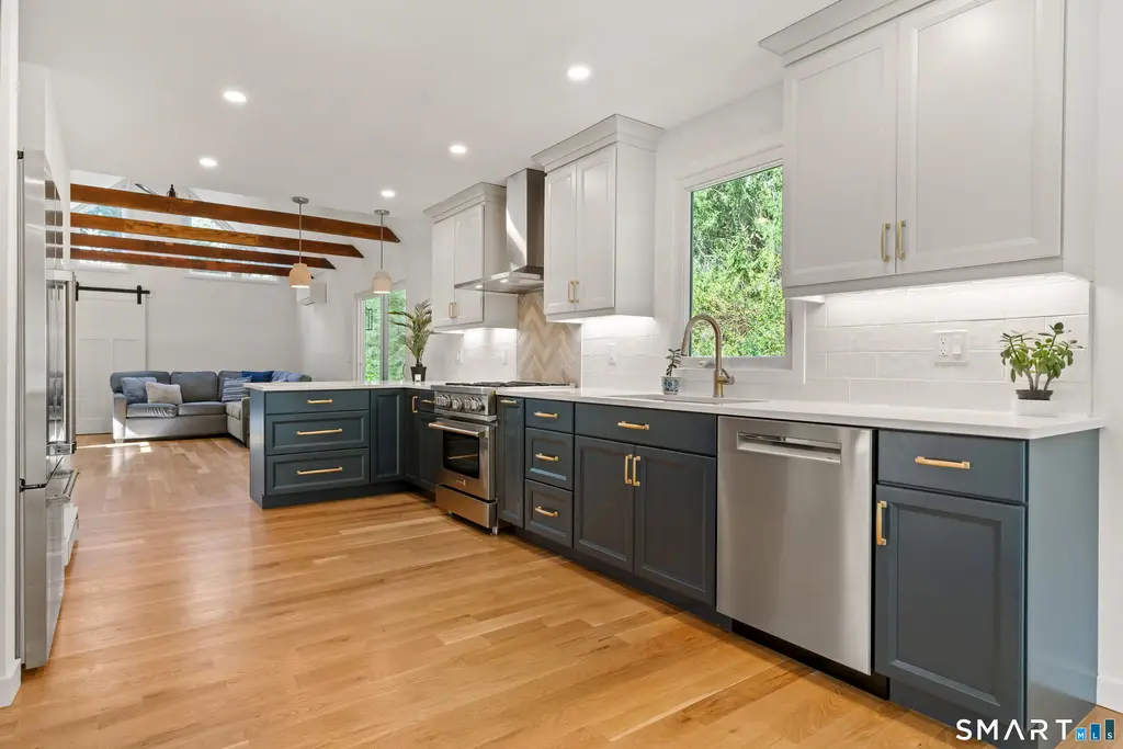 137 Flat Meadow Road, Guilford