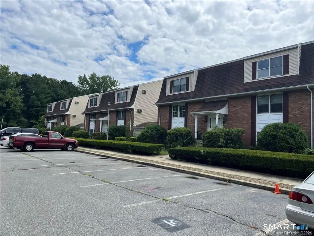 302 Boston Post Road 16, Waterford