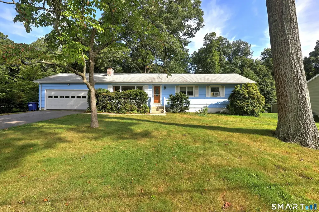 17 Oakridge Drive, Ledyard