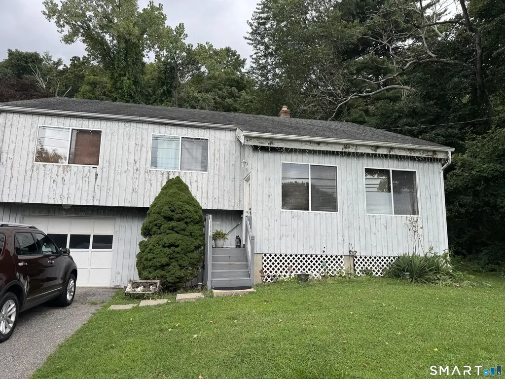 223 River Road, Shelton