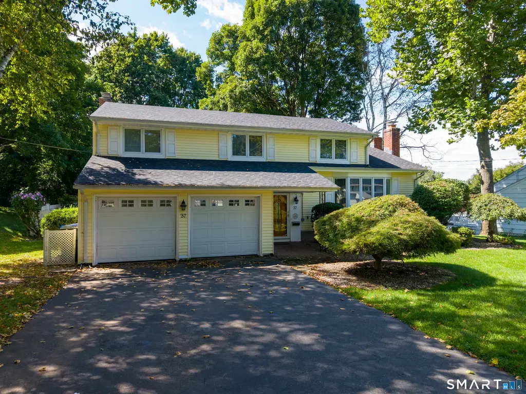37 Salem Drive, Newington
