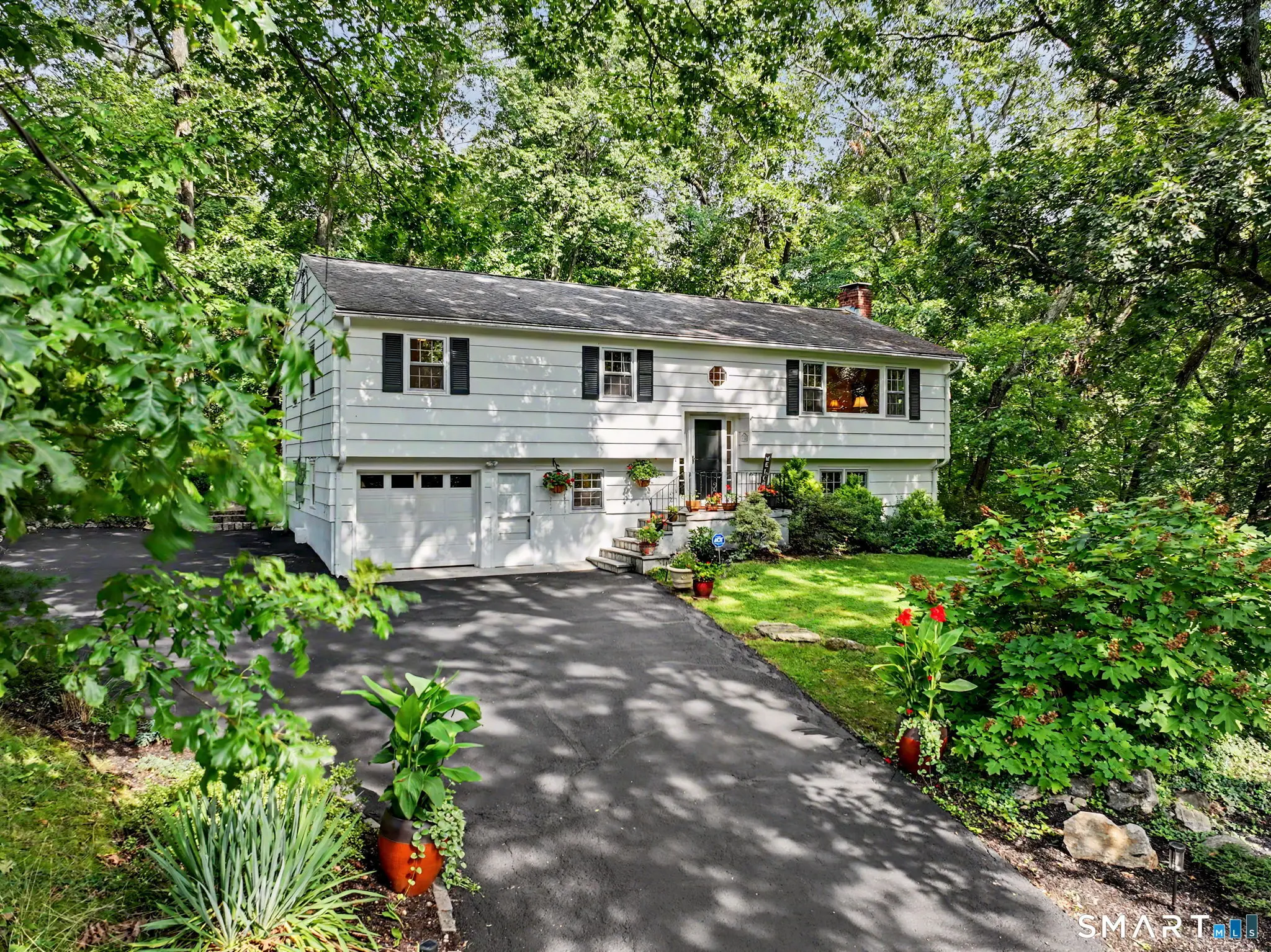 16 Brookhill Lane, Norwalk