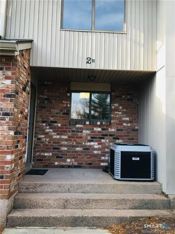 2 Amato Drive H, South Windsor