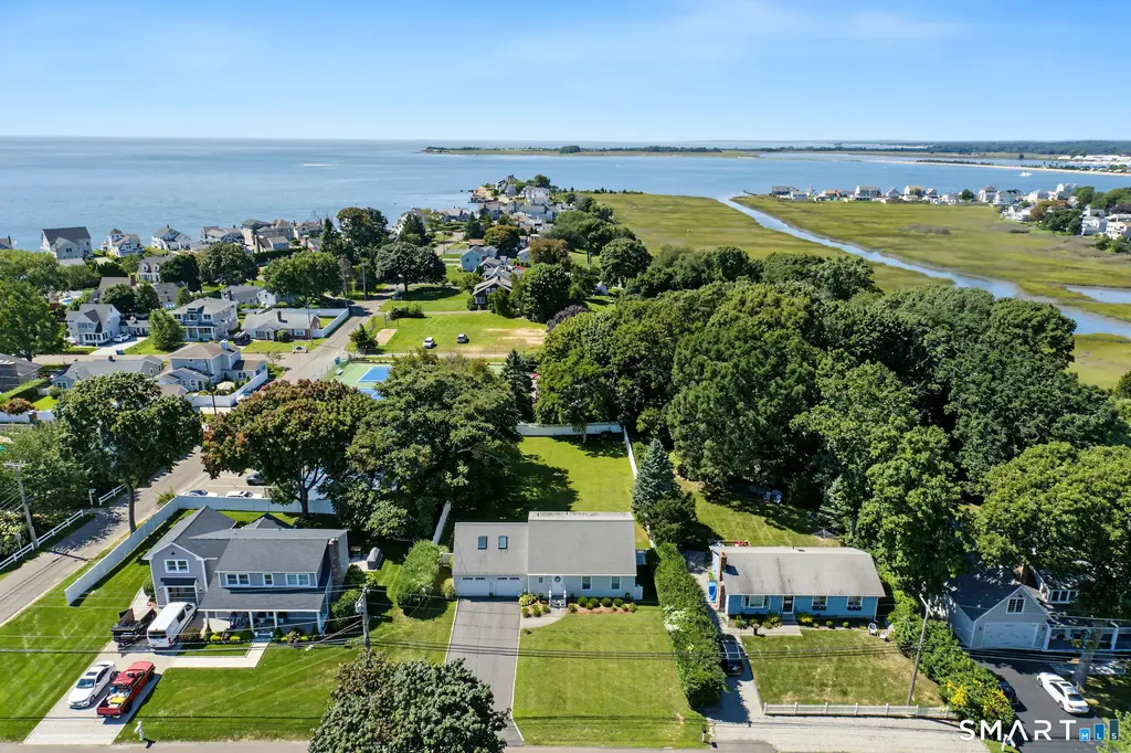 145 Beach Park Road, Clinton
