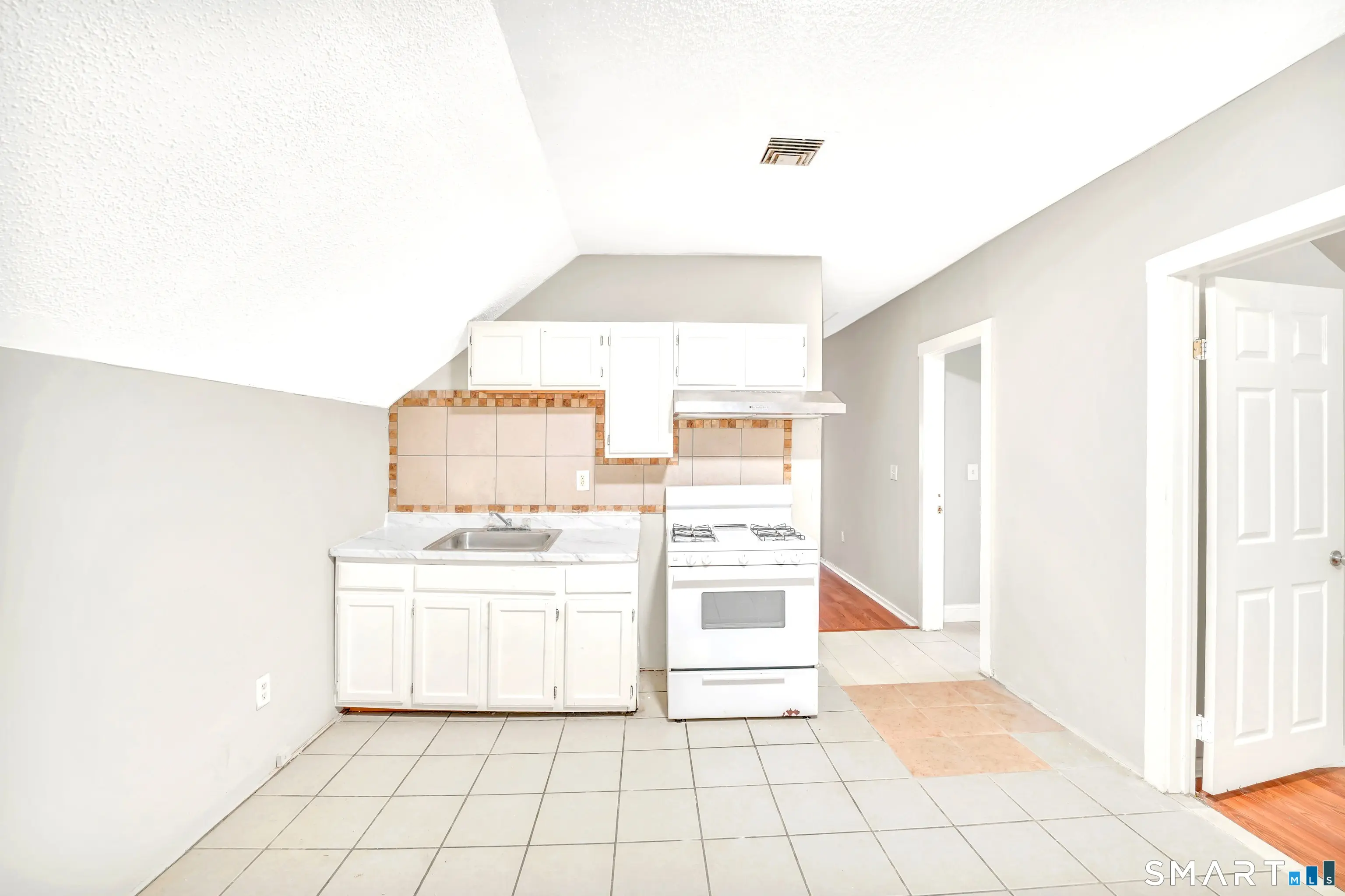 76 Thompson Street 3, New Haven