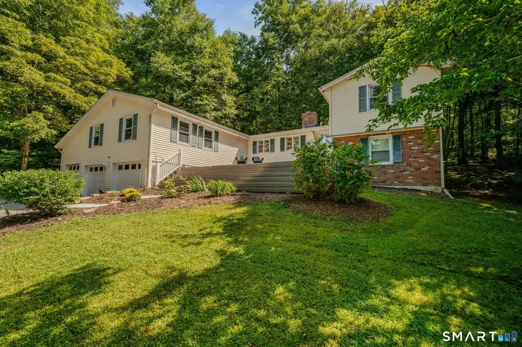 24 Long Hill Road, Deep River