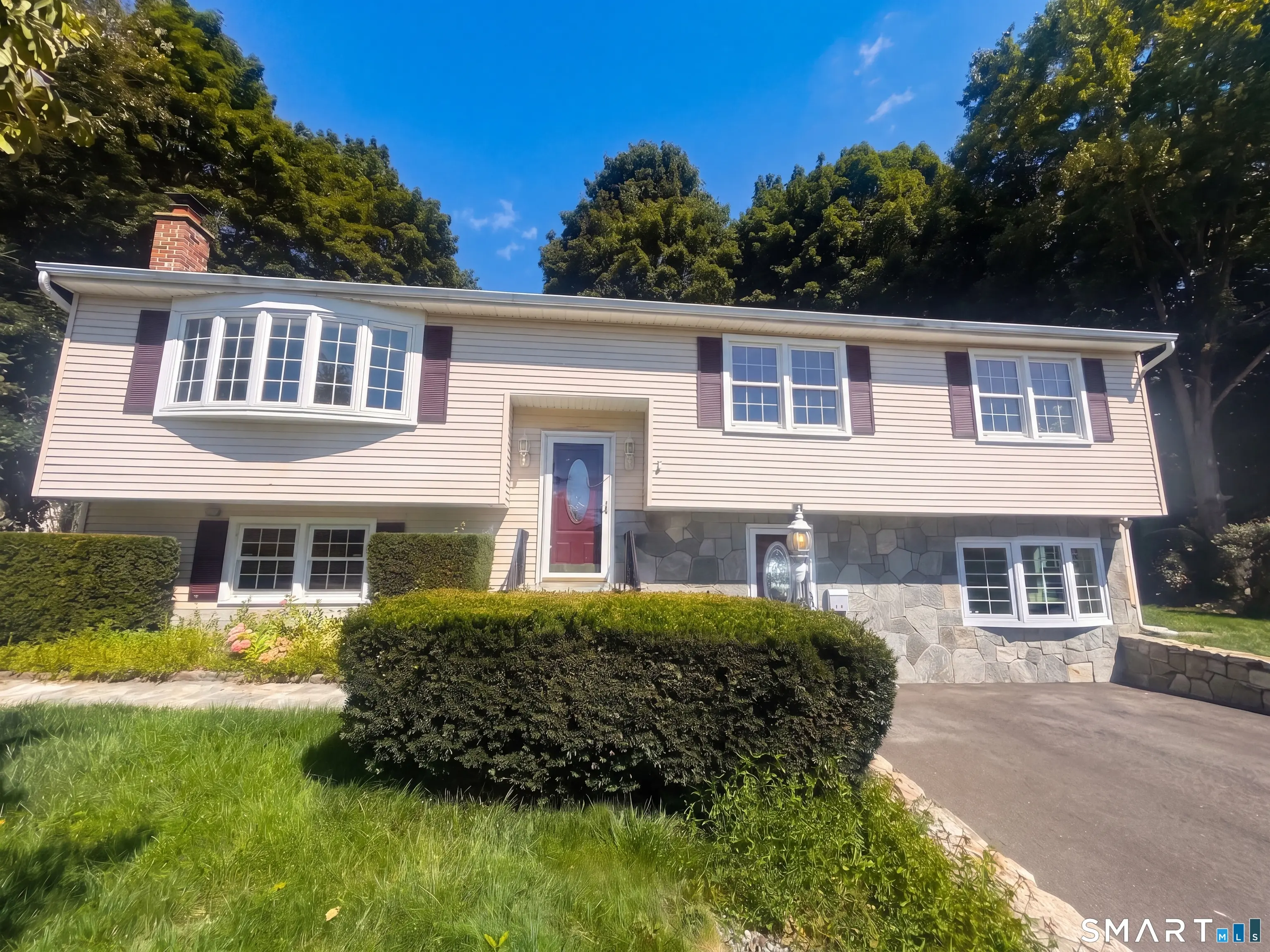 16 Slade Terrace, Watertown