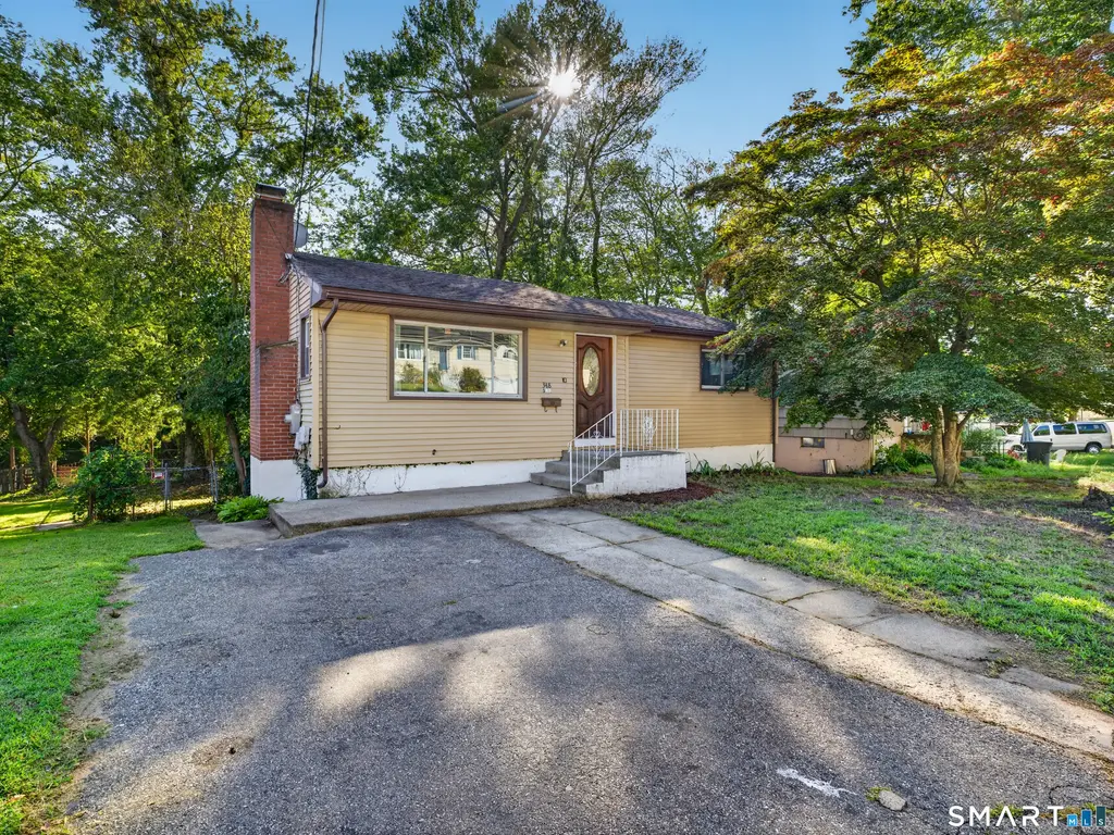 348 Bayonet Street, New London