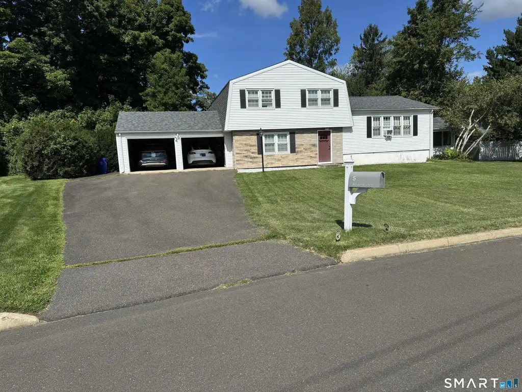 5 Rolling Lane, Norwalk