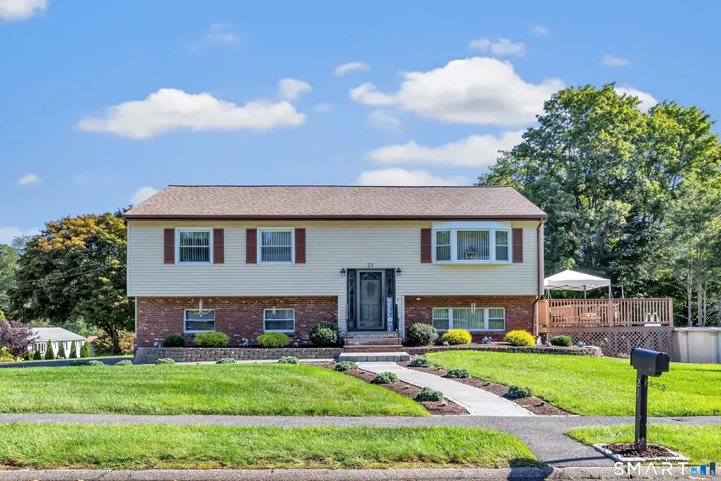 21 Bear Path Drive, Shelton