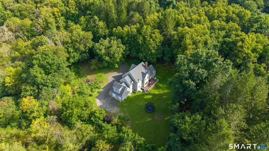 29 Diamond Lane, New Milford