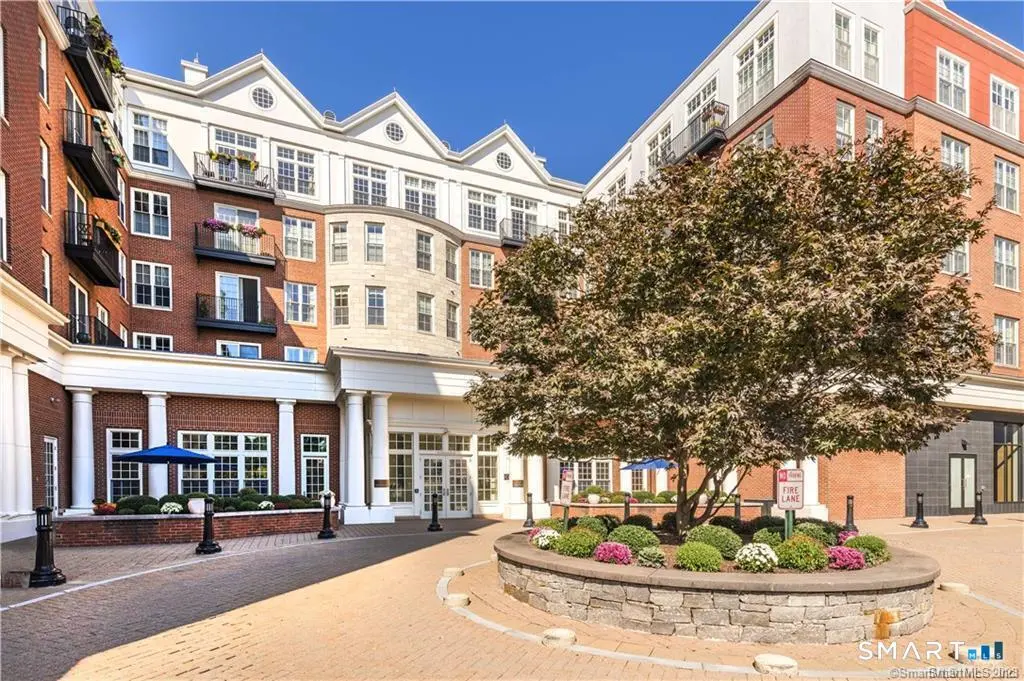 85 Memorial Road 201, West Hartford
