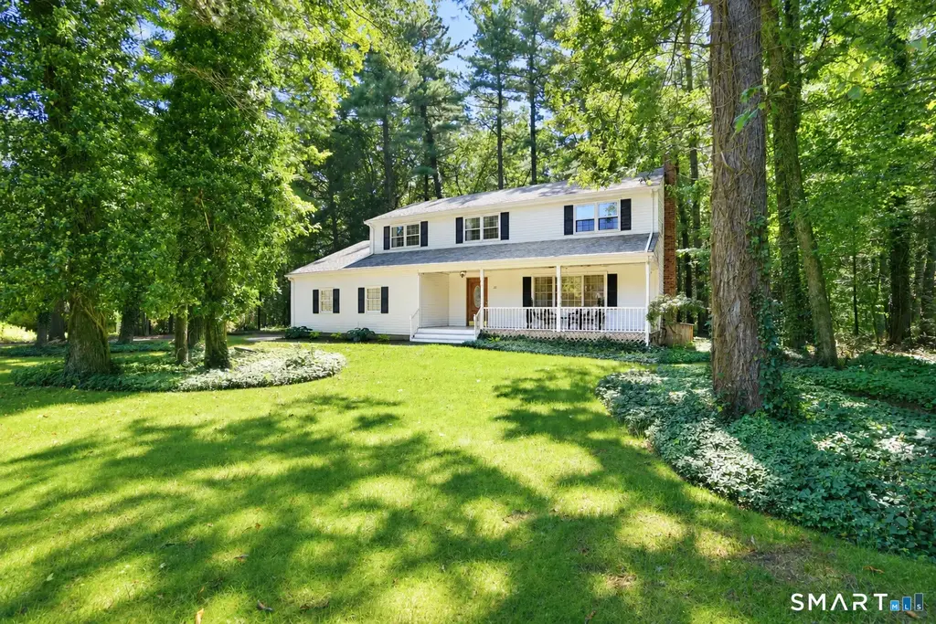 23 Berkshire Way, Simsbury