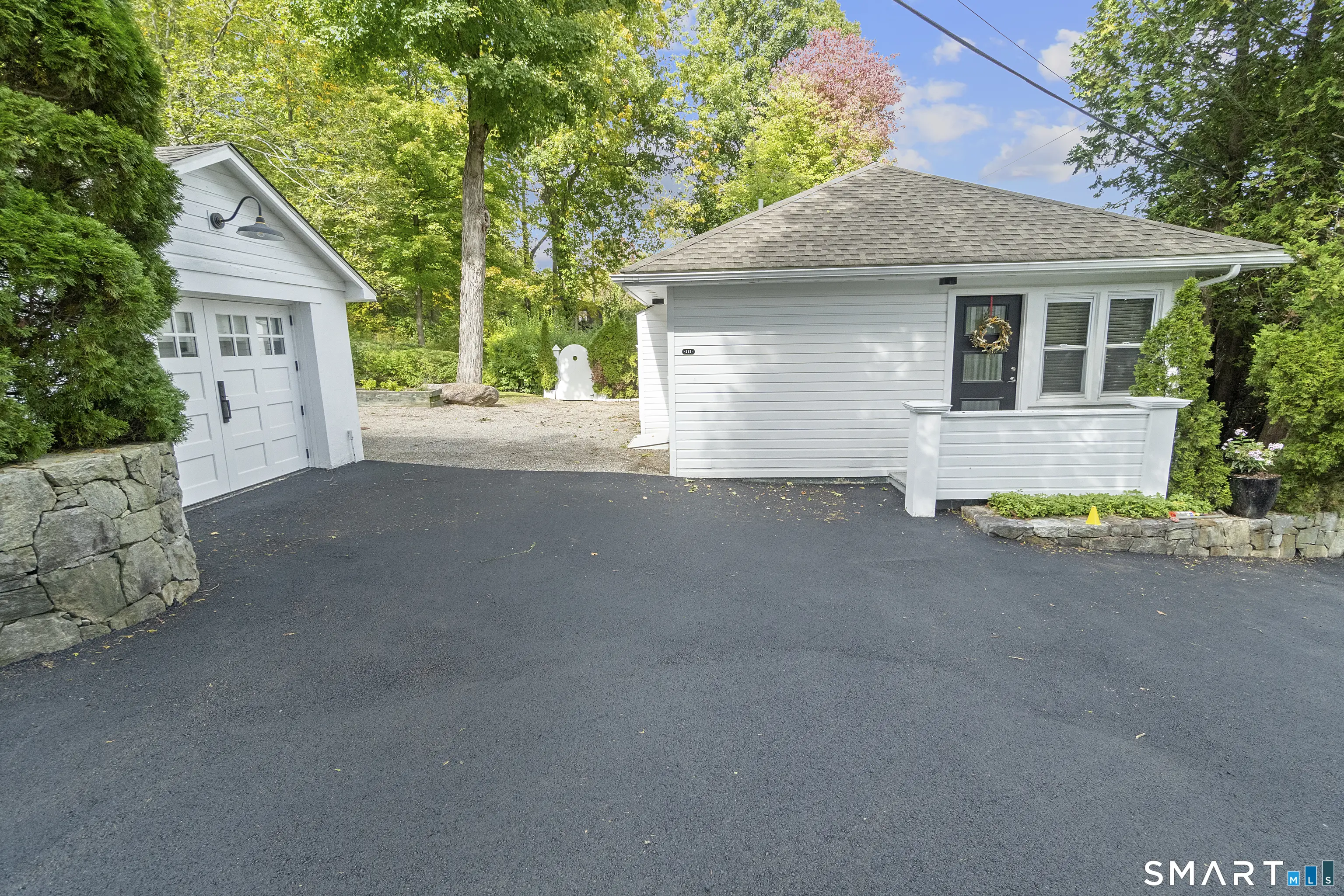 215 Mamanasco Road 215, Ridgefield