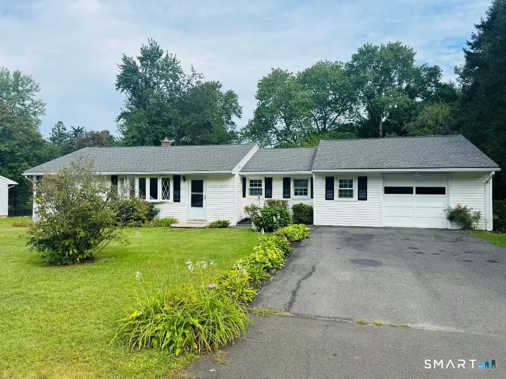 11 Frisbie Circle, Wolcott
