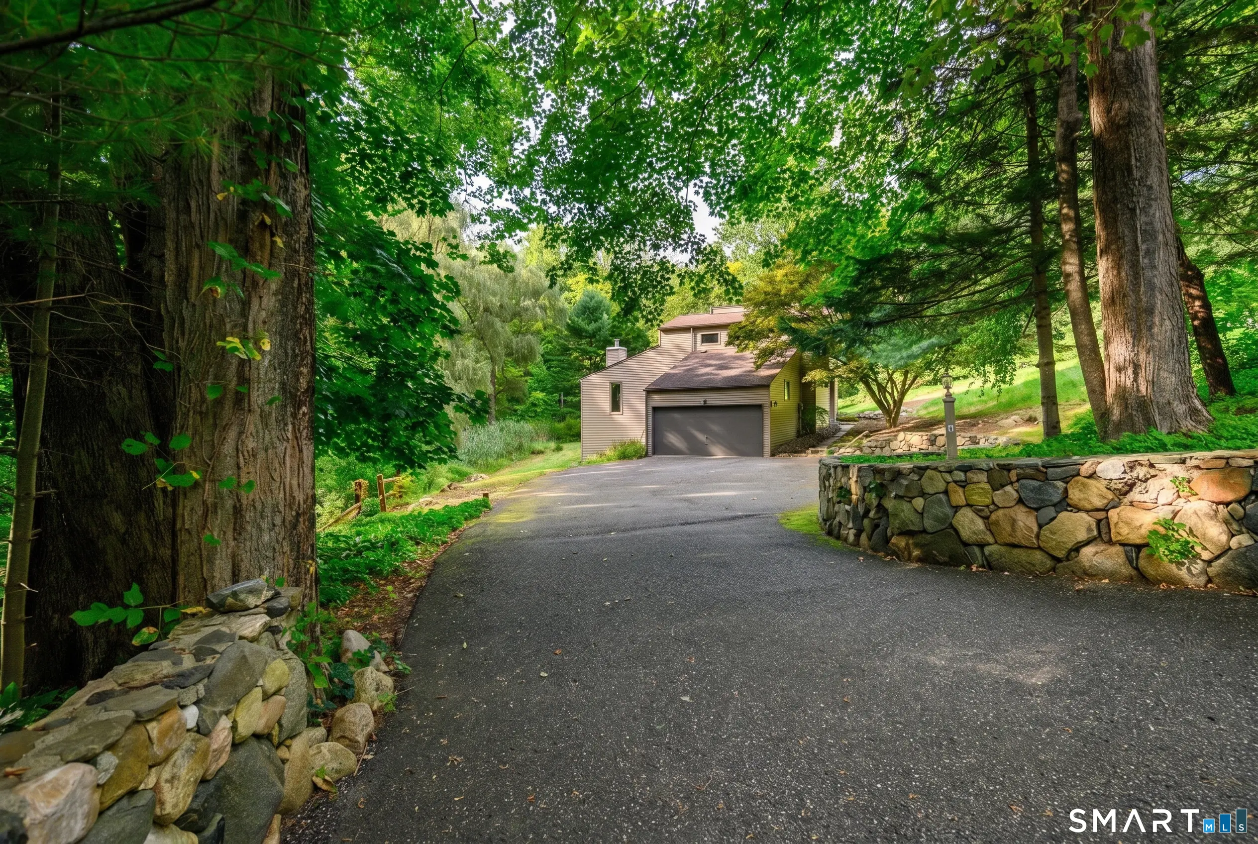 20 High Meadow Lane, Brookfield