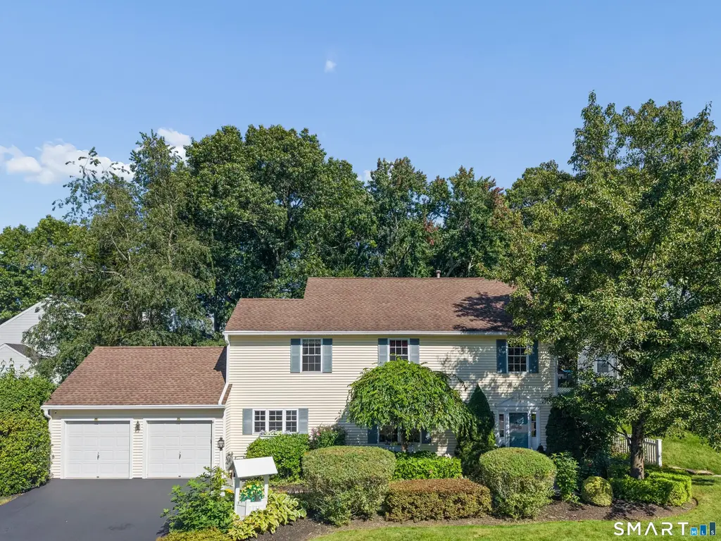 5 Pequot Court 5, Monroe