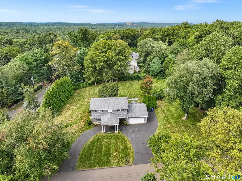40 Candlewood Road, Stratford