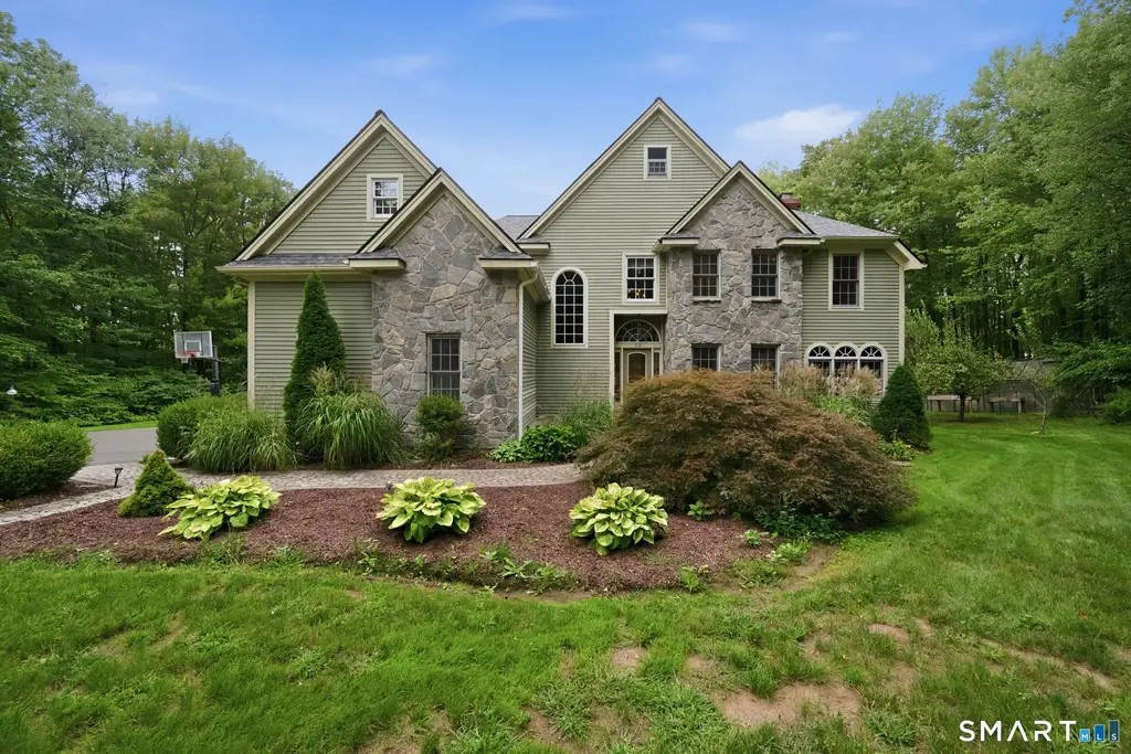 23 Cedar Spring Road, Burlington