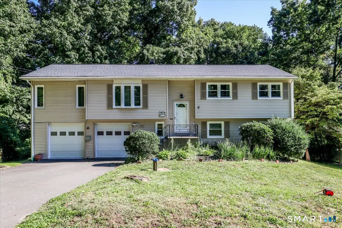 28 Deepwood Drive, Bethel