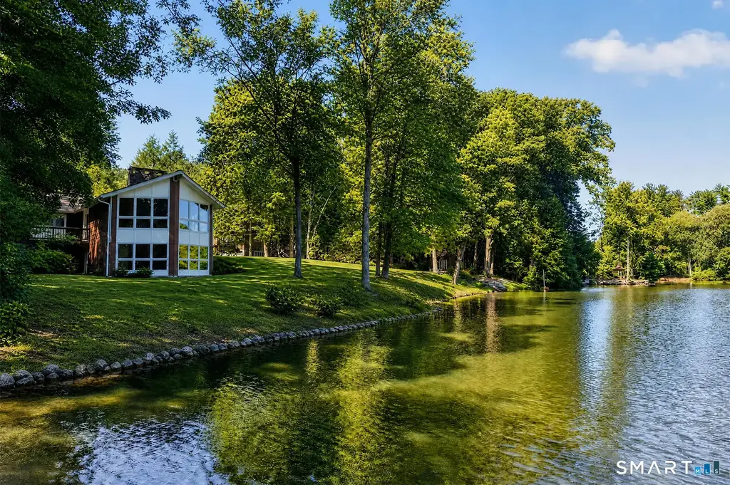 154 Driftwood Lane, Trumbull