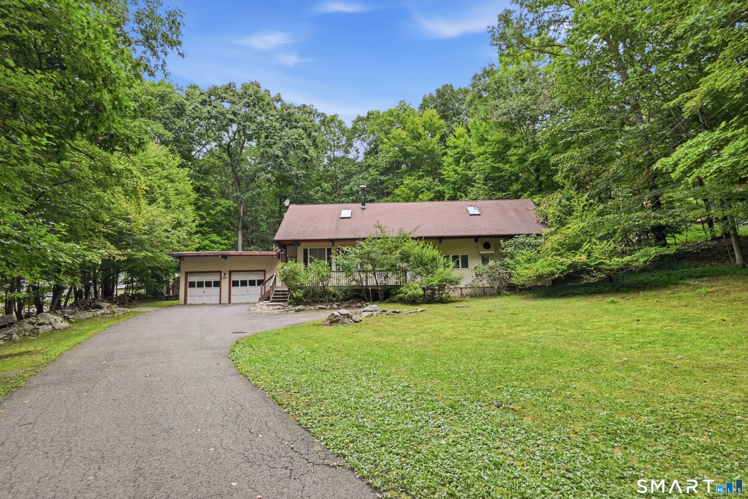 5 Old Lantern Drive South, Bethel