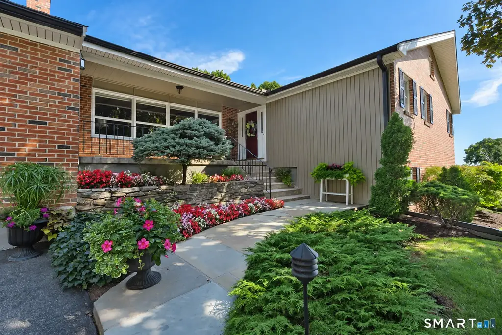 66 Lovelace Drive, West Hartford