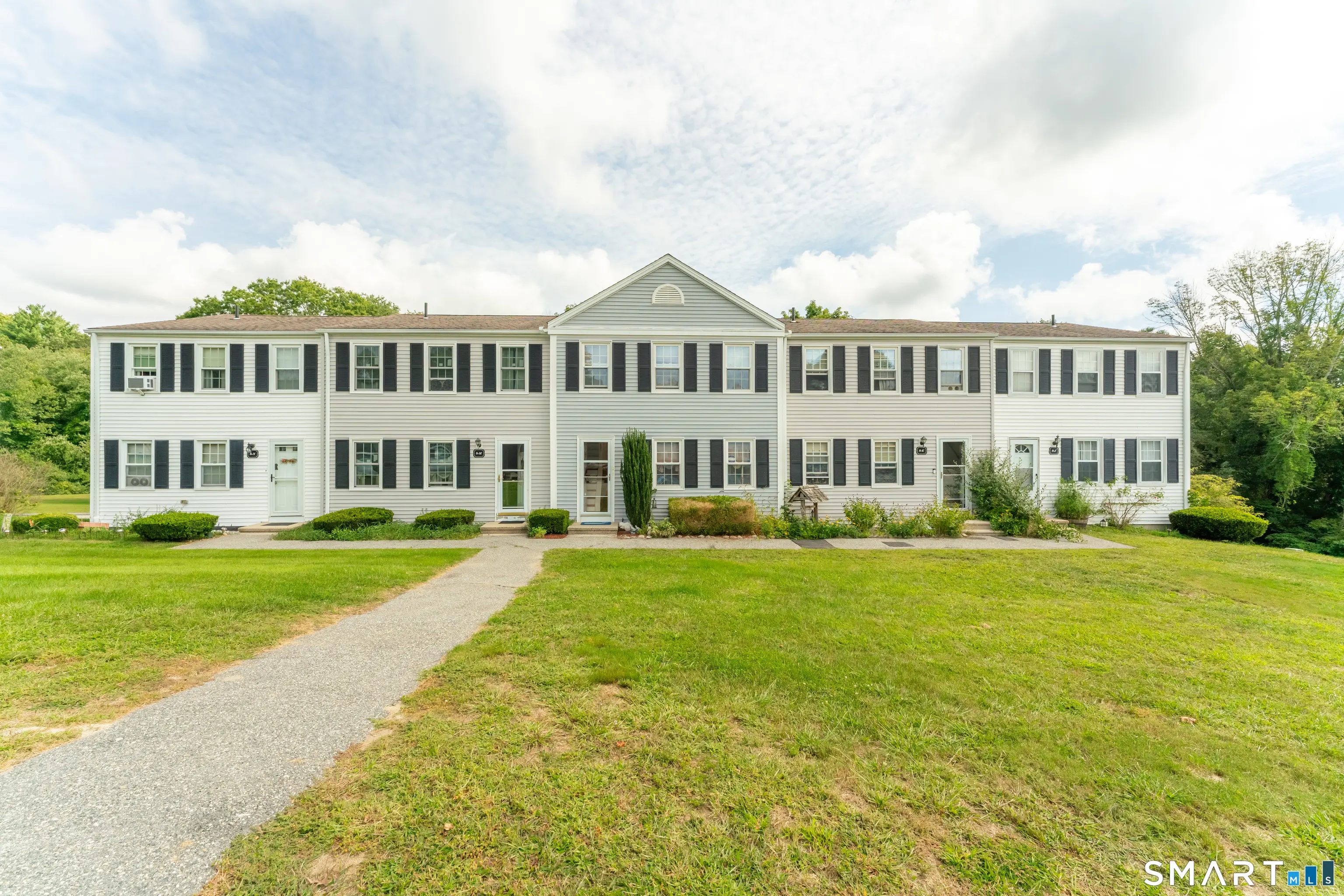 8 Lakeside Drive L, Ledyard