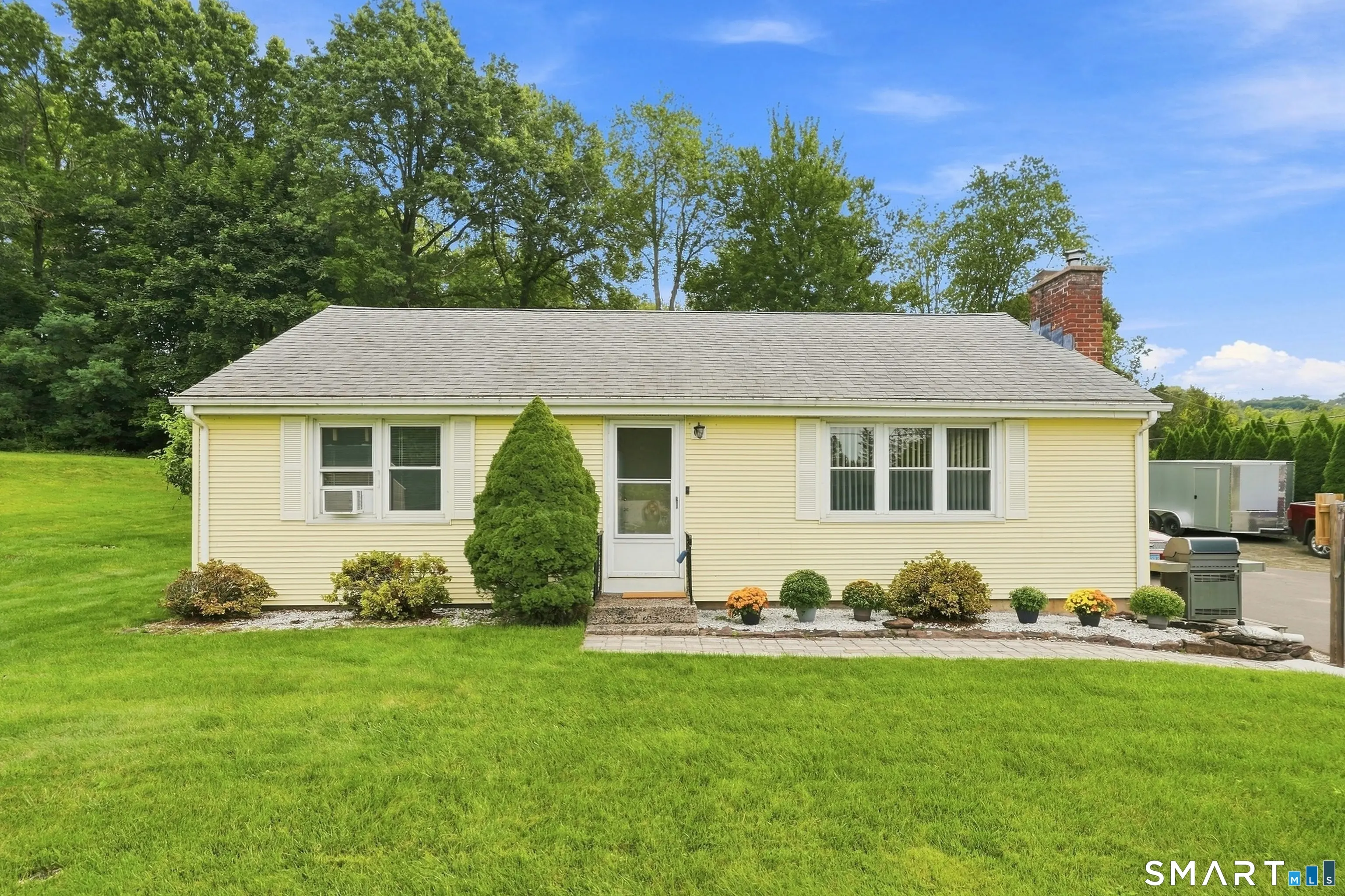 2 Hamilton Road, East Granby