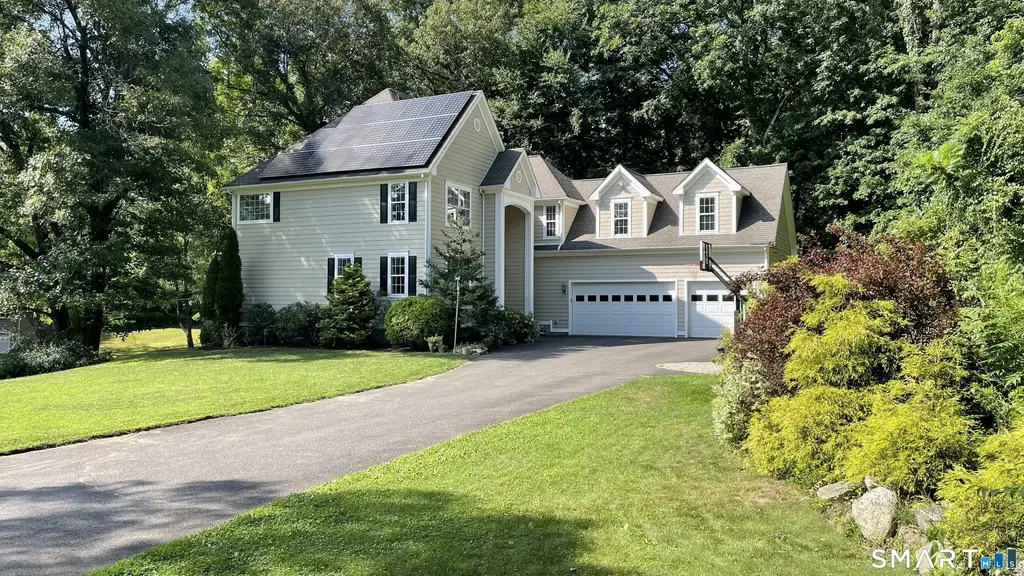 25 Grant Drive, Avon