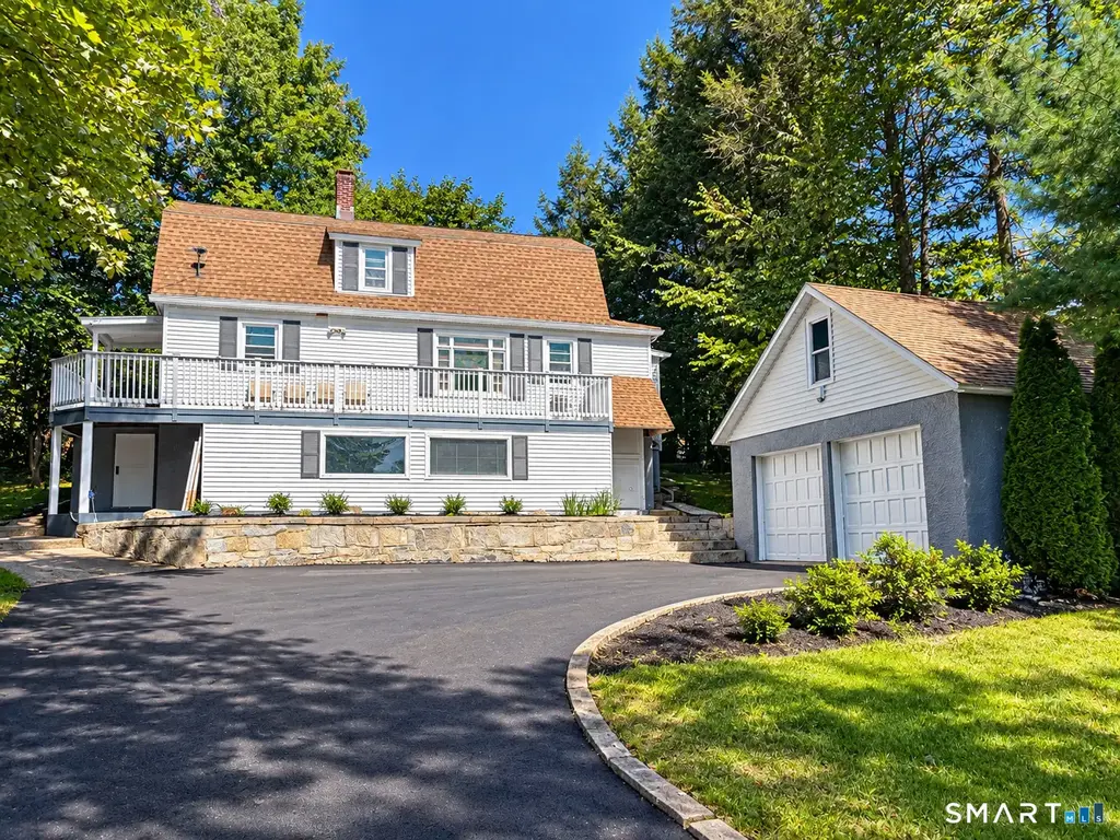 33 Chestnut Grove Road, Watertown