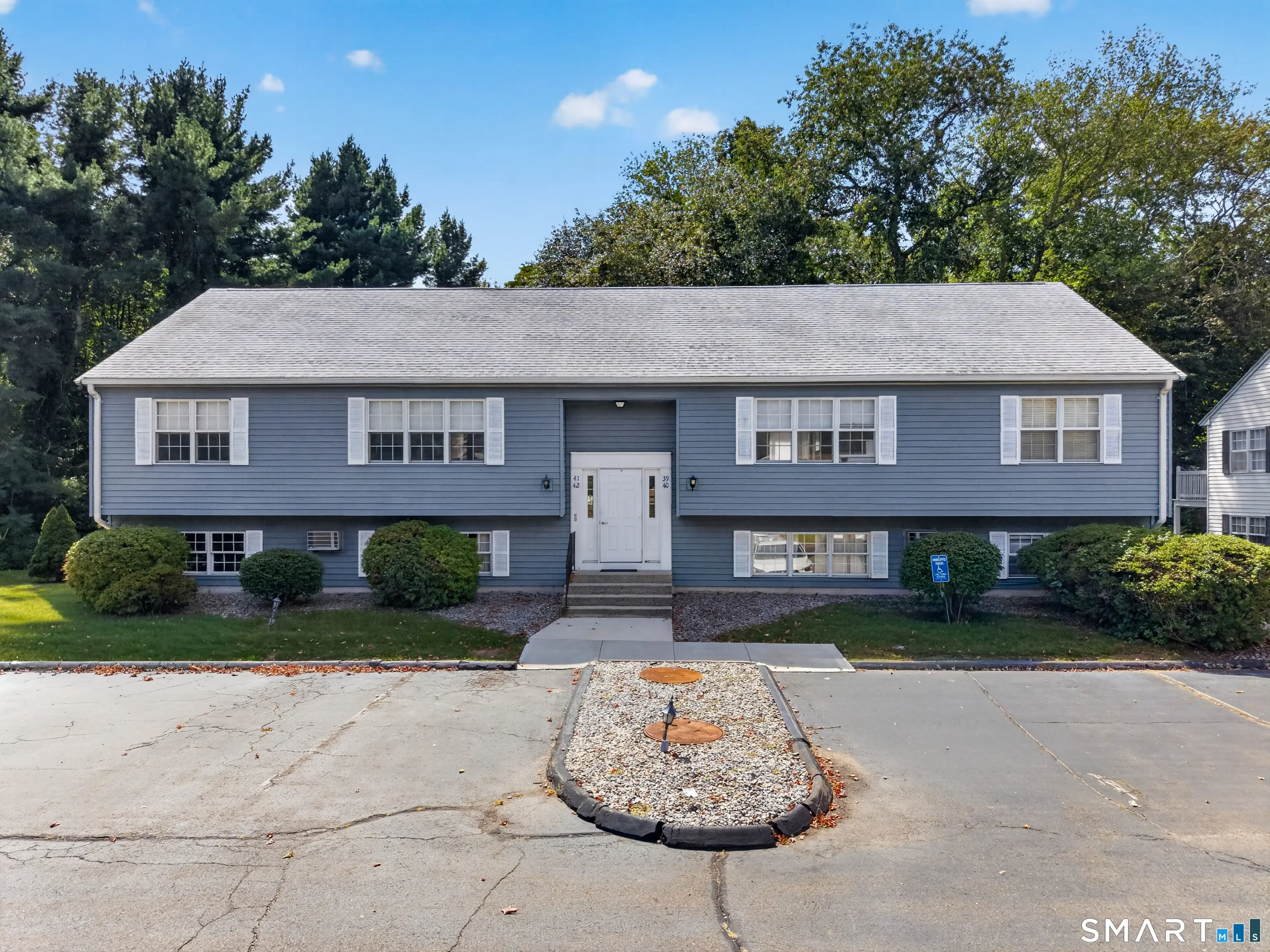 42 Founders Village 42, Clinton