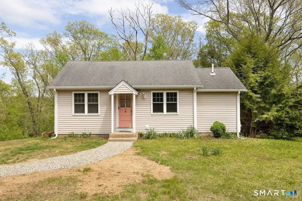 76 Ridgewood Road, East Haddam