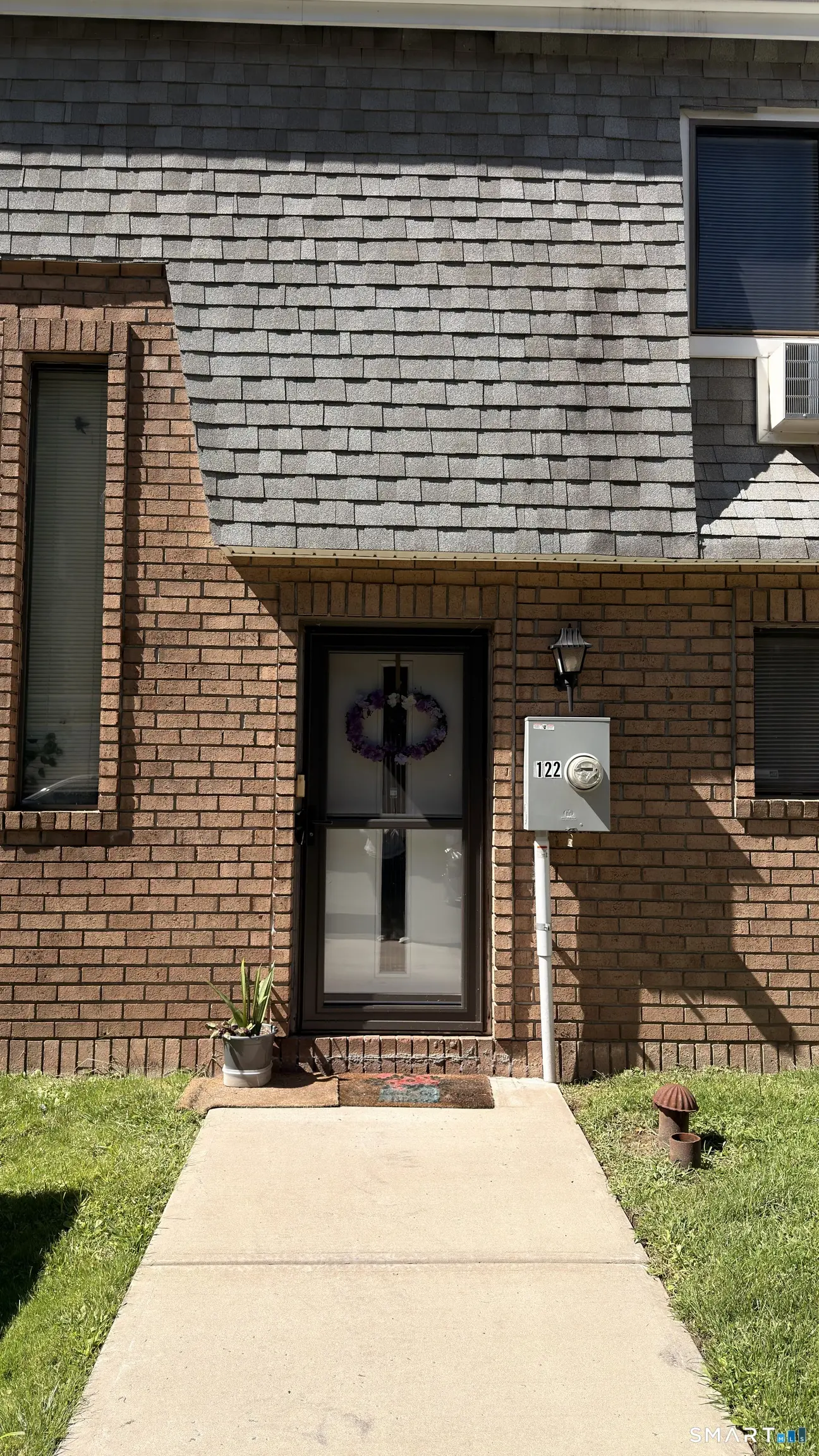 122 Sutton Place 122, Bloomfield