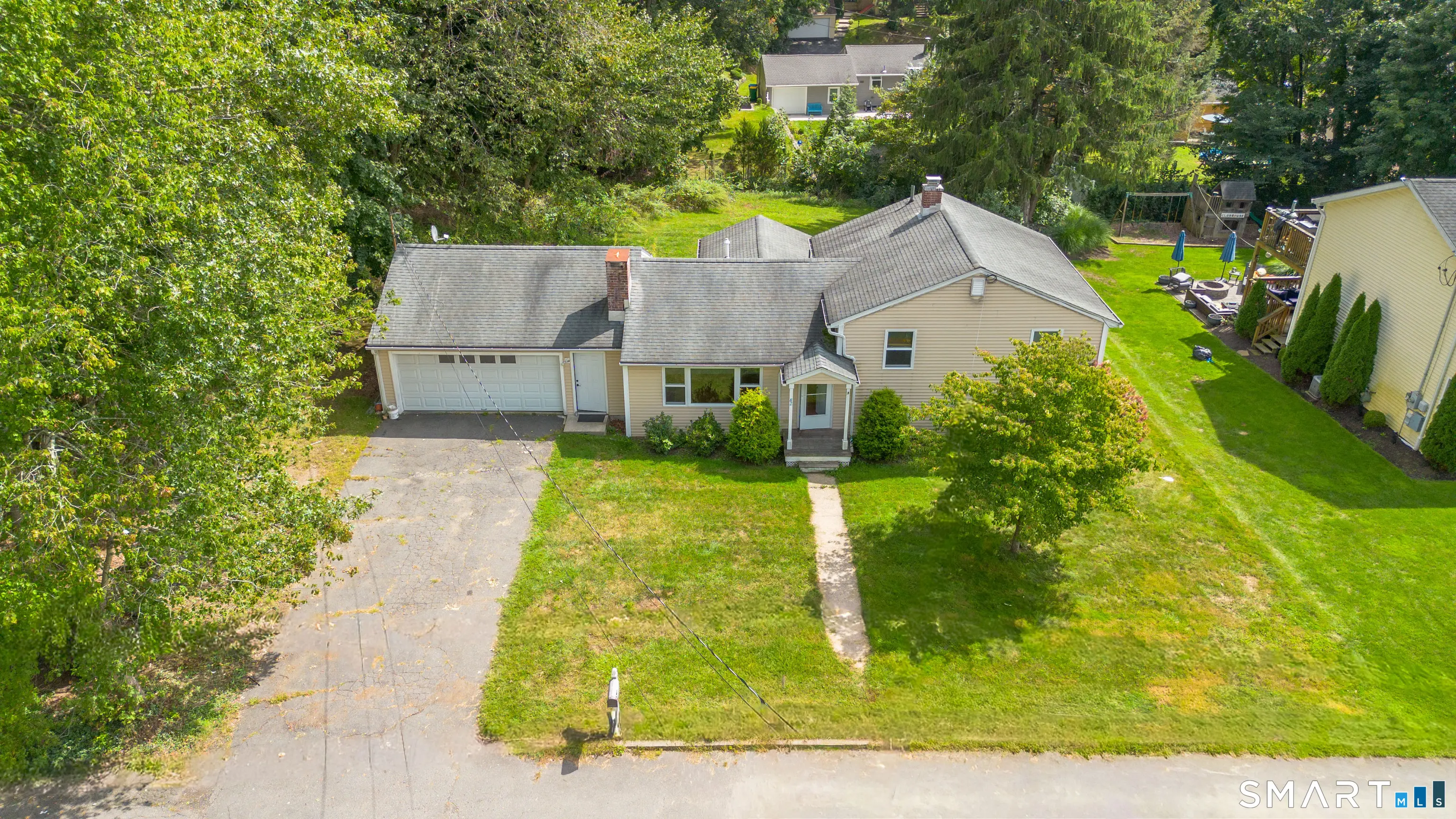 82 Sande Avenue, Waterbury
